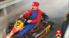 Mario Kart - Mario Kılığına Girip Sokaklarda Go-Kart Yapmak