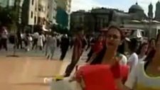 Taksim'de Justin Bieber Eylemi