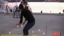 Kız Tarafından Sürpriz Evlilik Teklifi Şaşırttı