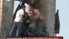 Taksim'de Bir Garip Çıplak Eylem