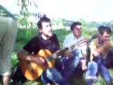gözden yaş akmaz ama kalbim oturmuş ağlar