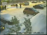 otoparkta çarpışan otomobil oynuyor!..