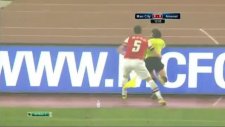 Kadın Yan Hakemi İstemeyerek Dürtmek!