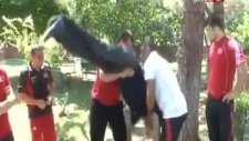 Dilara Gönder Kahkahaya Boğuldu