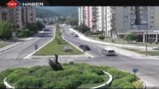 Bursa'da Kırmızı işıkta Bekleyen Araca Böyle Çarptı !