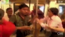 Hindistan'da Erkek Olmak Çok Zor