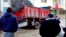 İtina ile kamyon yükleme yapılır