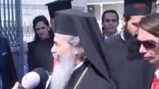 Ayasofya'dan Çıkan Papazın Elini Öpen Türk Genci