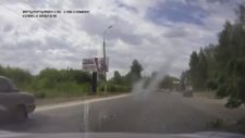 Az Kalsın Devrilen Ağaçın Altında Kalacaktı