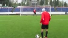 Finlandiyalı golcü yıldızdan gözleri kapalı inanılmaz penaltı!