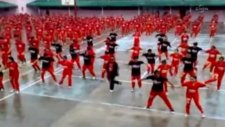 Filipinli Bin Mahkum'dan Gangnam Style Dansı