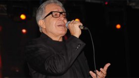 Zülfü Livaneli - Sevda Değil Zülfü Livaneli - Sevda Değil