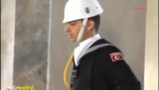 Anıtkabir'deki törende görevli asker bayıldı