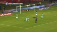 Zlatan ibrahimovic'den uçan tekmeli faul