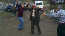 Amcalar Oynuyor