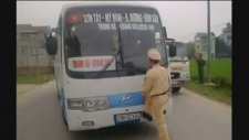 Vietnamlı Trafik Polisinin Azmi