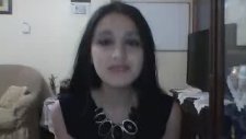 Sesinin Güzel Olduğunu Sanan Kız