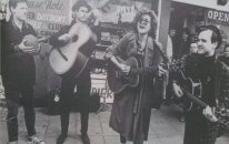 Fairground Attraction - Moon On The Rain