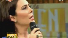 Demet Sağıroğlu - Düşününce (Canlı Performans)