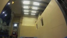 Trambolinde Zıplamaya Farklı Boyut Kazandıran Adam