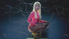 Nicki Minaj - Beez In The Trap ft. 2 Chainz