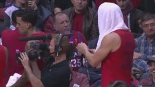Blake Griffin'de kameramana eşek şakası!