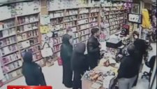 Esenler'de Genç kız, iki kadını aynı anda soydu