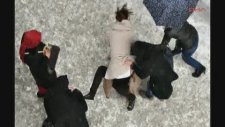 Kızların kavgasını erkekler zor ayırdı