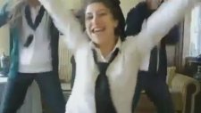 Mala Bağlayan Ergen Kızlar