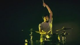 Yeah Yeah Yeahs - Turn Into Yeah Yeah Yeahs - Turn Into