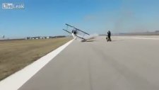 Uçak 2 adım yanından geçti