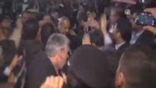 Suriyeli Genç, Ahmedinejad'a Ayakkabı Fırlattı!