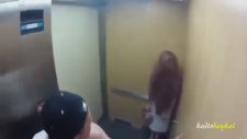 Asansör Şakasında Tekme Yiyen Korkunç Kız