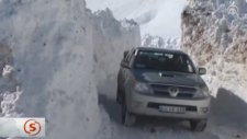 Hakkaride Kardan Dolayı Kapanan Yollar Tüneller Açılarak Ulaşıma Açıldı!