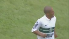 Alex Brezilya'da İlk Golünü Attı!