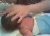 Bebeğe Yapılan İlginç Masaj