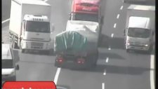 Silivride Otomobilin Tırın Altına Girdiği O Anlar