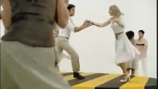 Ukrayna Tv Reklamındaki Donsuz Dansçı (Beeline)