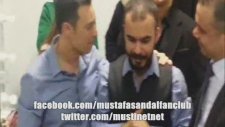Mustafa Sandal & Mustafa Bozkurt kuliste şampiyonluğu kutluyor