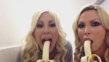 Muz Nasıl Yenir? - Puma Swede & Nikki Benz