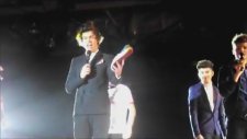 Harry Styles'in Kasıklarına Ayakkabı Fırlatıldı!