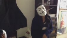 Şafak Bayan Kuaförü - Maskeli Genç