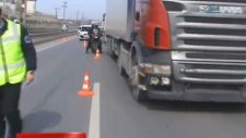 Otomobiliyle Tır'ın Altında Kaldı