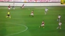 Francesco Totti'den Akıl Almaz Pas!