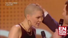 Jessie J Canlı Yayında Saçlarını Kazıttı!