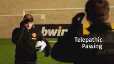 Wayne Rooney gözleri bağlı vole golü attı!