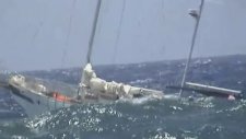 Dangerous : Attempt To Board Yacht Off Pitcairn Island During Storm