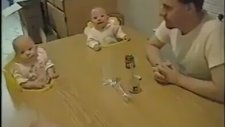 4'üz Bebeklerine Şaklabanlık Yapan Baba