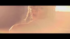 Shakira - Addicted To You