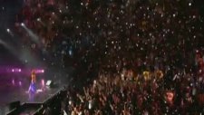 Shakira Ft. Wyclef Jean - Hips Dont Lie Live